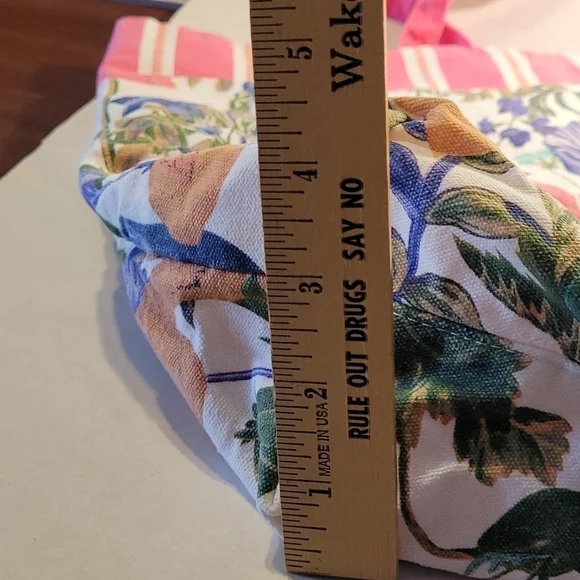 Estee Lauder Women's Tote - Picture 8 of 8